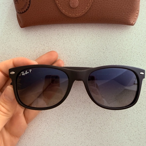 NWOT Rayban New Wayfarer Classic Polarized Matte Black Frame/Blue Grey Lenses - Picture 9 of 14